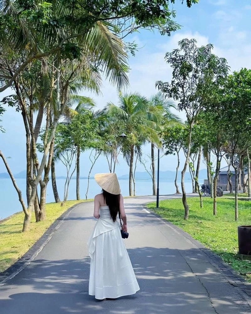 Thời điểm lý tưởng để khám phá bãi biển Lăng Cô là mùa hè