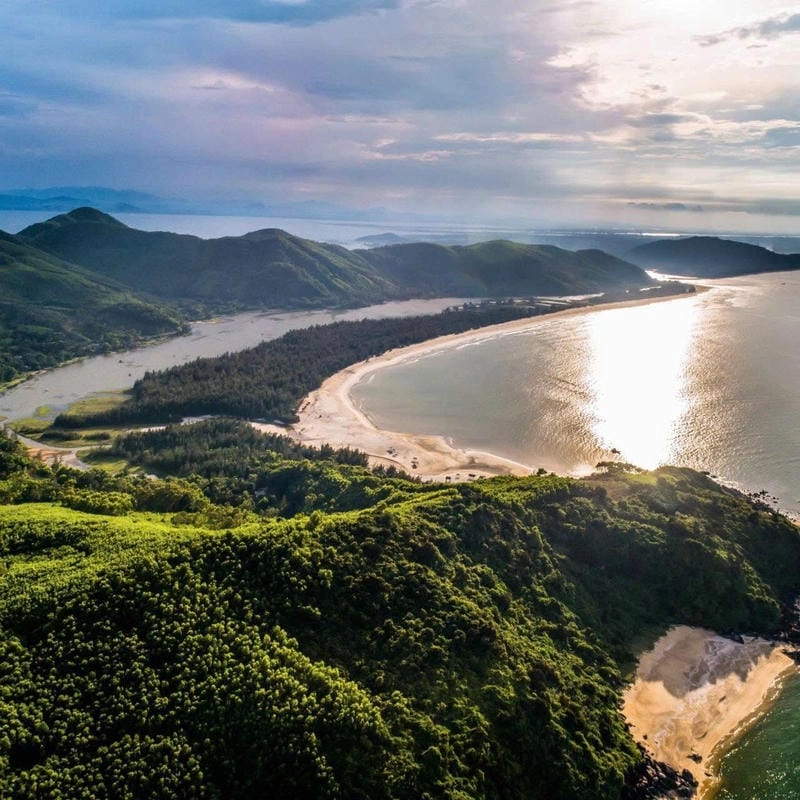 Ngắm hoàng hôn Bãi Làng Vân