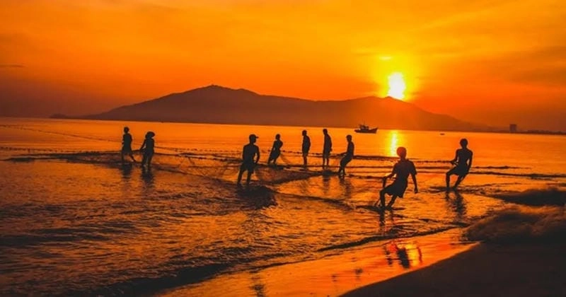 Thưởng thức hải sản Bãi Long Hải