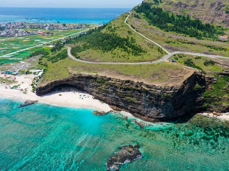 Tìm hiểu vẻ đẹp độc đáo của bãi biển Lý Sơn