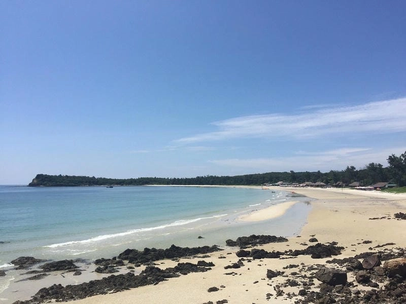 Cùng check in Bãi Minh Châu