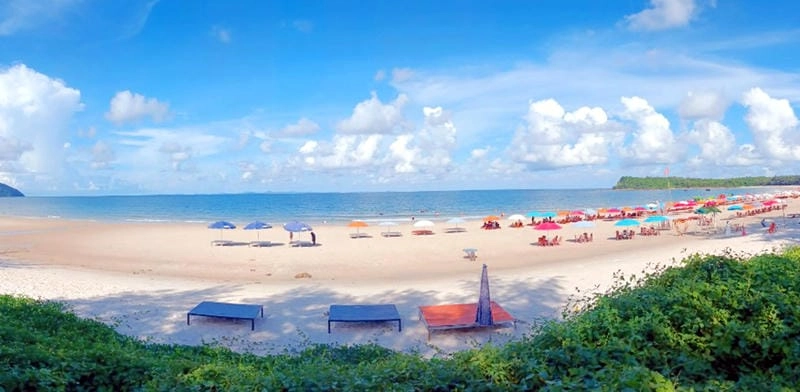 Khám phá Bãi Minh Châu hoang sơ