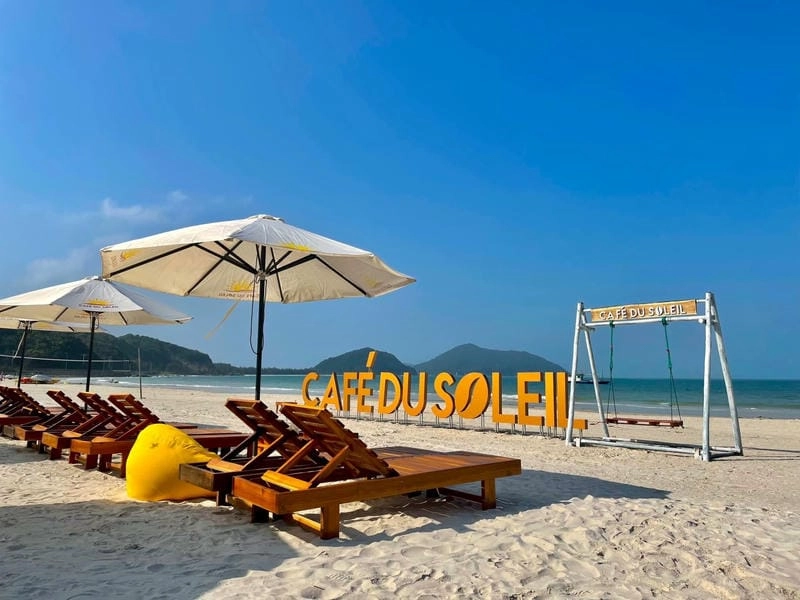 Minh Châu nước trong veo thu hút ánh nhìn