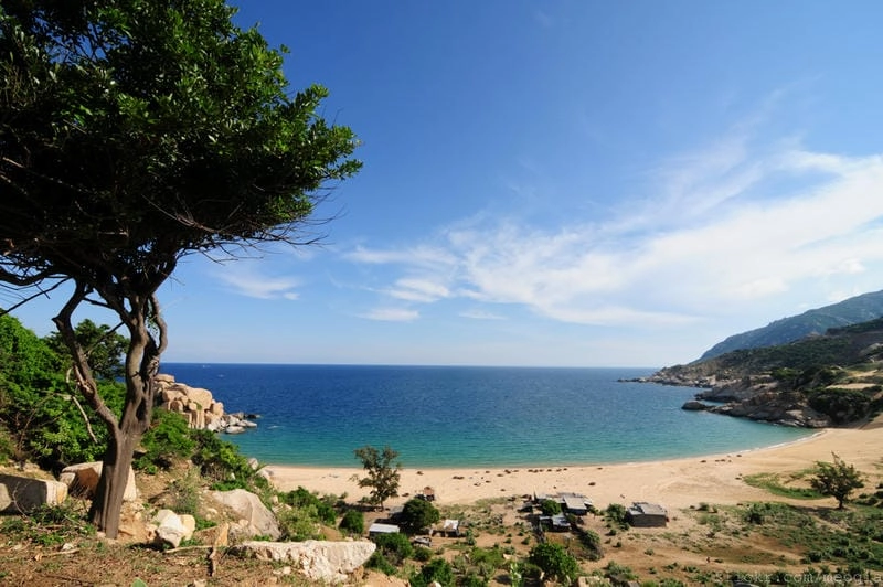 Đắm mình trong làn Mũi Dinh biển xanh mát lạnh