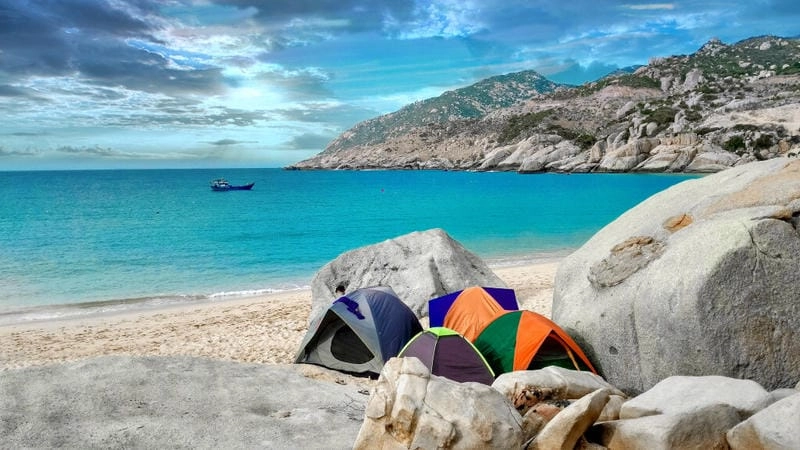 Mũi Dinh nước trong veo thu hút ánh nhìn