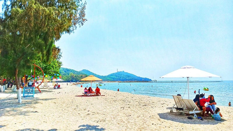 Tìm hiểu vẻ đẹp bình yên của bãi biển Mũi Nai