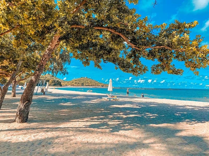 Thời điểm lý tưởng để khám phá bãi biển Mũi Nai là mùa hè