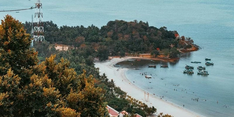 Dạo bước trên Mũi Nai cát đen độc đáo