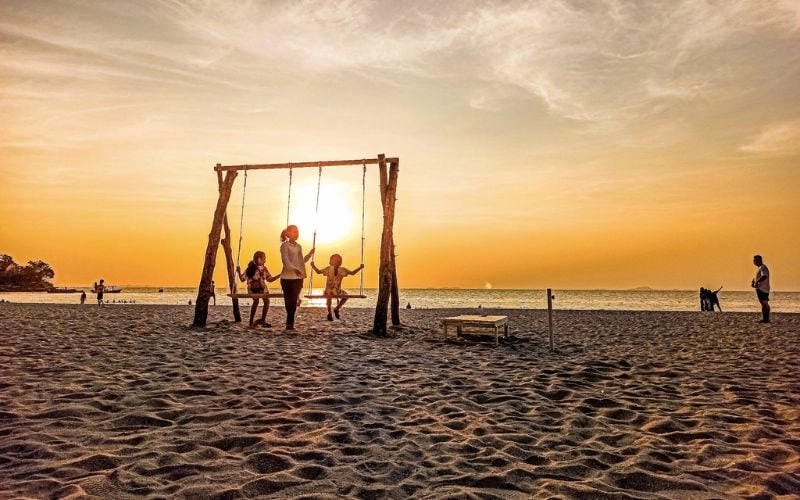 Đắm mình trong làn Mũi Nai biển xanh mát lạnh