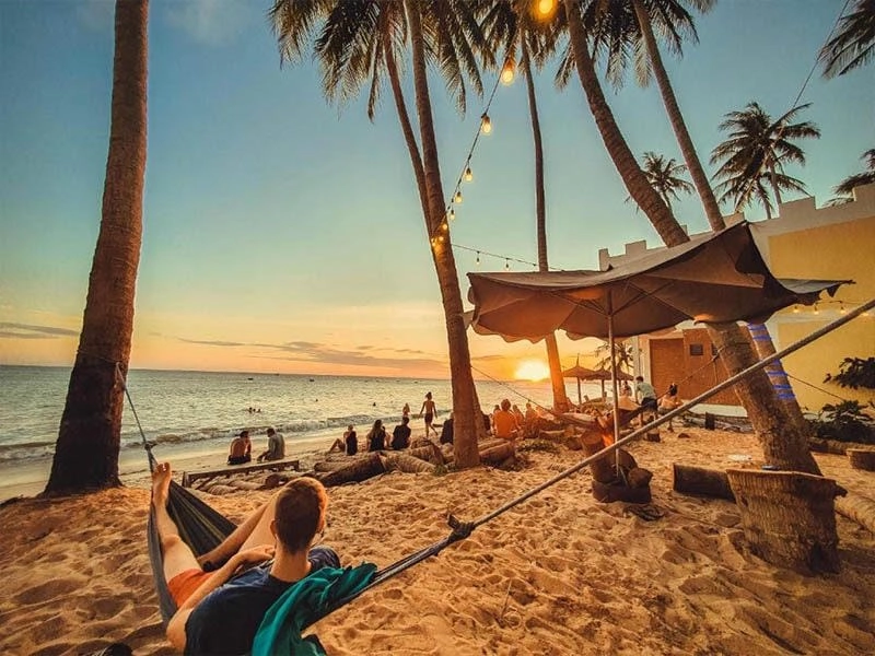 Đắm mình trong làn Mũi Né biển xanh mát lạnh