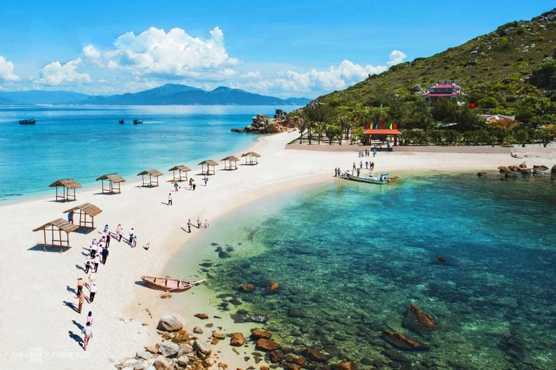 Bãi biển Nha Trang dài bao nhiêu