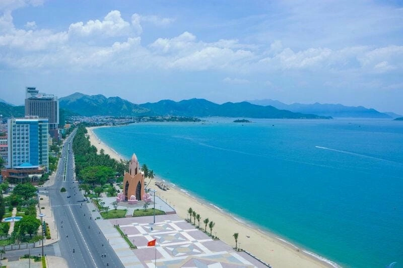 Đắm mình trong làn Nha Trang biển xanh mát lạnh