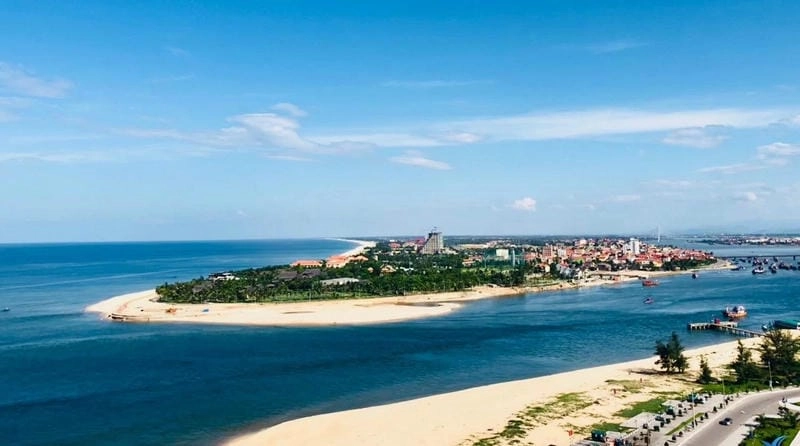 Tận hưởng cảm giác Nhật Lệ tắm biển sảng khoái