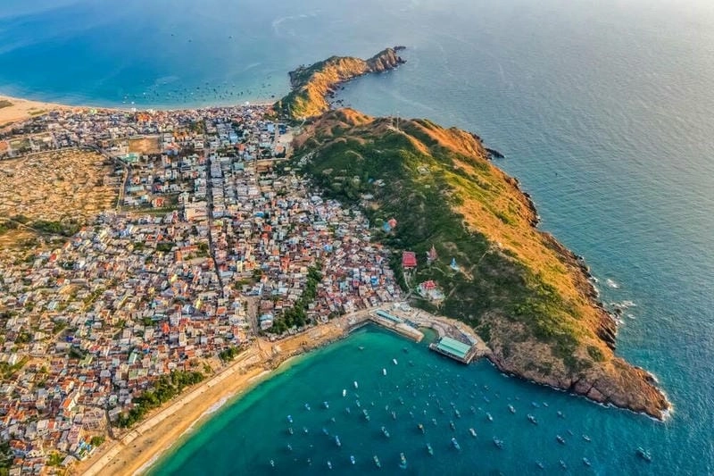 Tìm hiểu vẻ đẹp bình yên của bãi biển Nhơn Lý