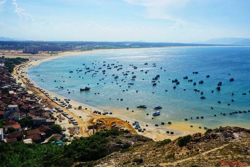 Tận hưởng cảm giác Nhơn Lý tắm biển sảng khoái