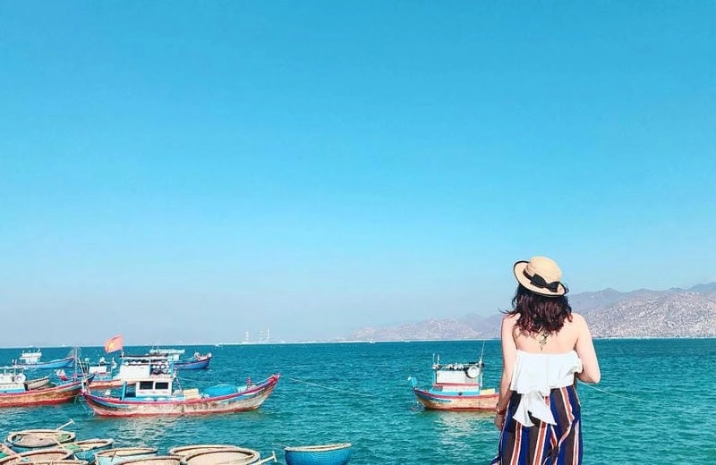 Ninh Chữ nước trong veo thu hút ánh nhìn