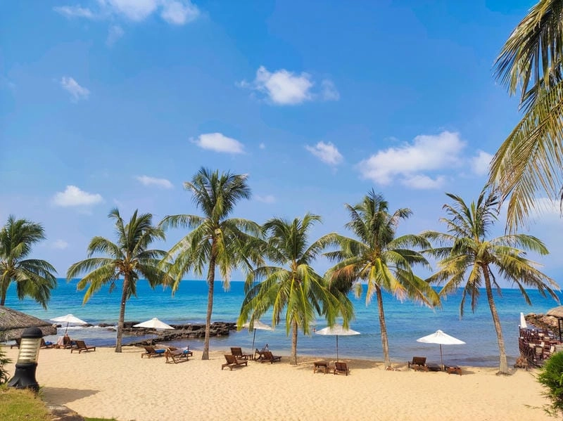 Tận hưởng bãi tắm ông lang