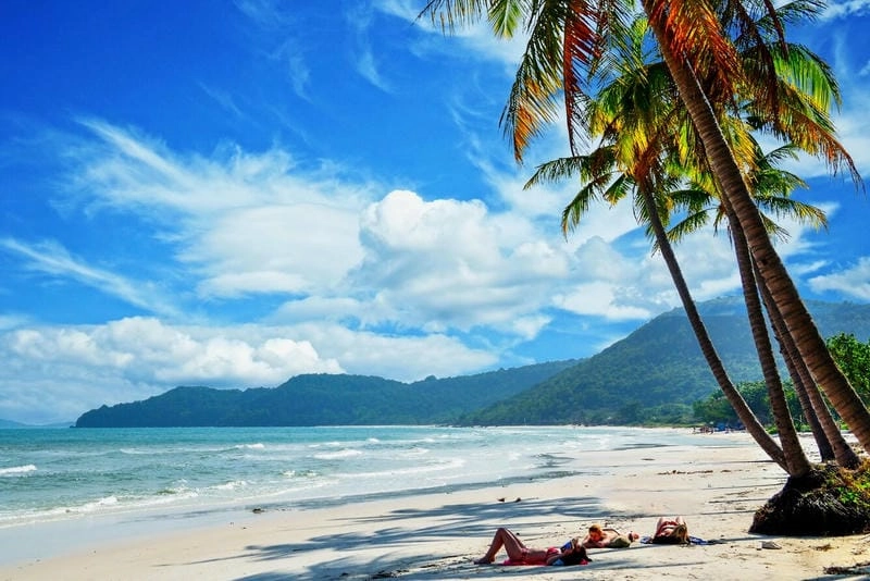 Lắng nghe Phú Quốc sóng biển rì rào êm tai