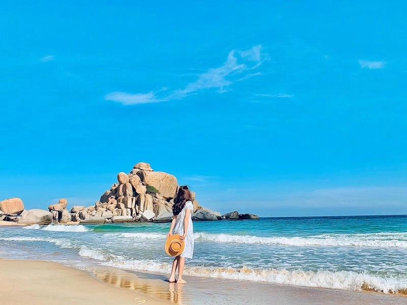 Đắm mình trong làn Phú Quý biển xanh mát lạnh