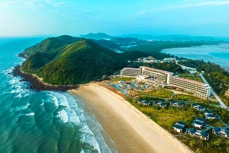 Du lịch tại bãi biển Quan Lạn Vân Đồn.