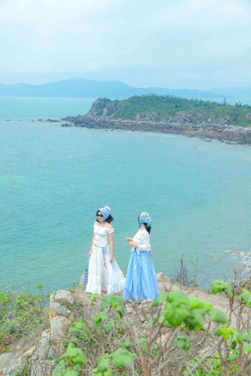 Thời điểm lý tưởng để khám phá bãi biển Quan Lạn là mùa hè