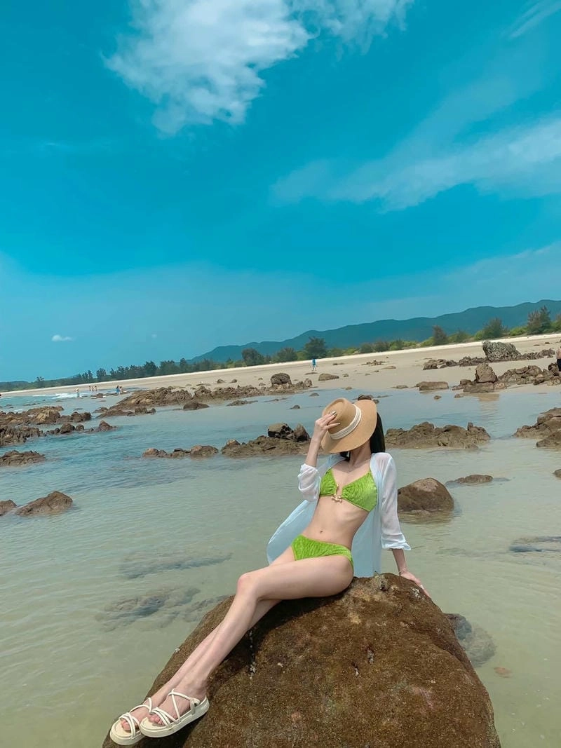 Lắng nghe Quan Lạn sóng biển rì rào êm tai