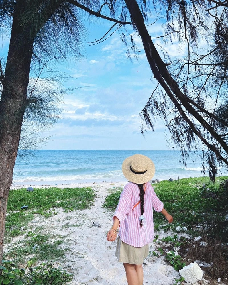 Đắm mình trong làn Quan Lạn biển xanh mát lạnh