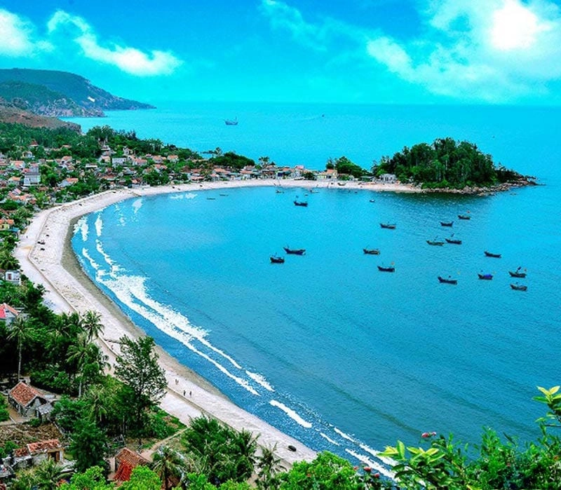Tìm hiểu vẻ đẹp bình yên của bãi biển Quỳnh Phương