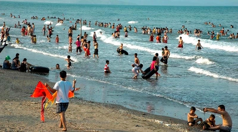 Tận hưởng cảm giác Quỳnh Phương tắm biển sảng khoái