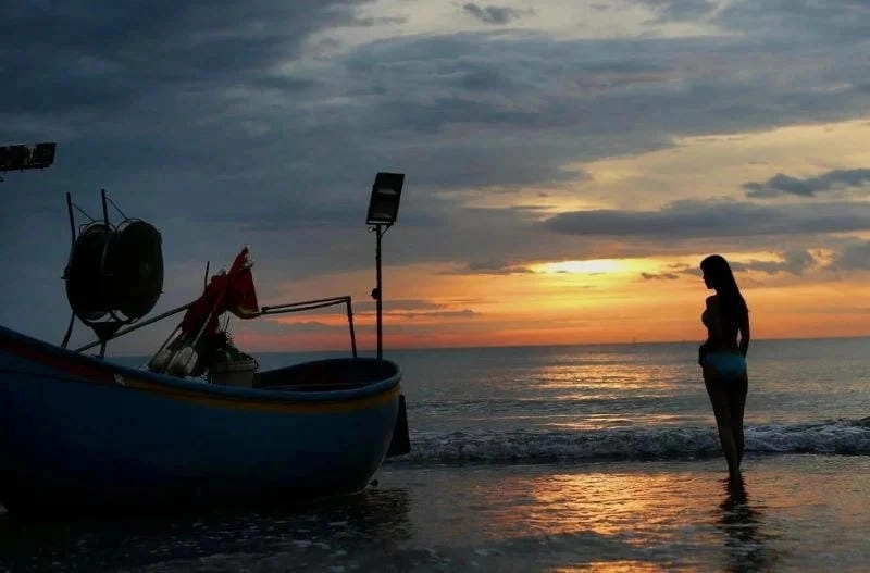 Đón Quỳnh Phương bình minh lãng mạn trên biển