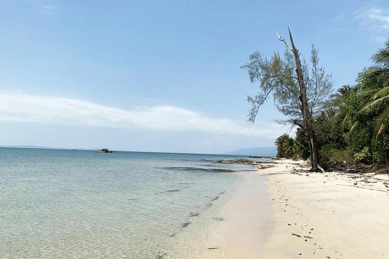 Vui chơi trên Rạch Tràm bãi cát dài bất tận