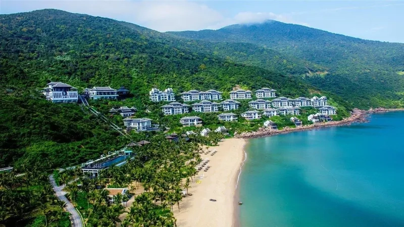 Bãi biển Sơn Trà có gì đẹp, hãy cùng khám phá