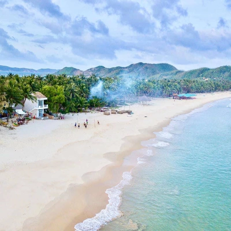 Sông Cầu nước trong veo thu hút ánh nhìn