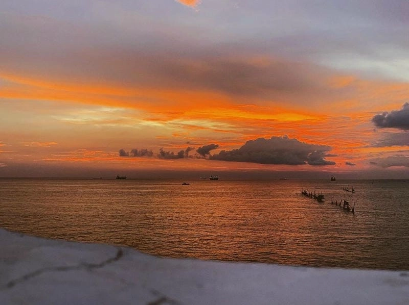 Lắng nghe Suối Ồ sóng biển rì rào êm tai