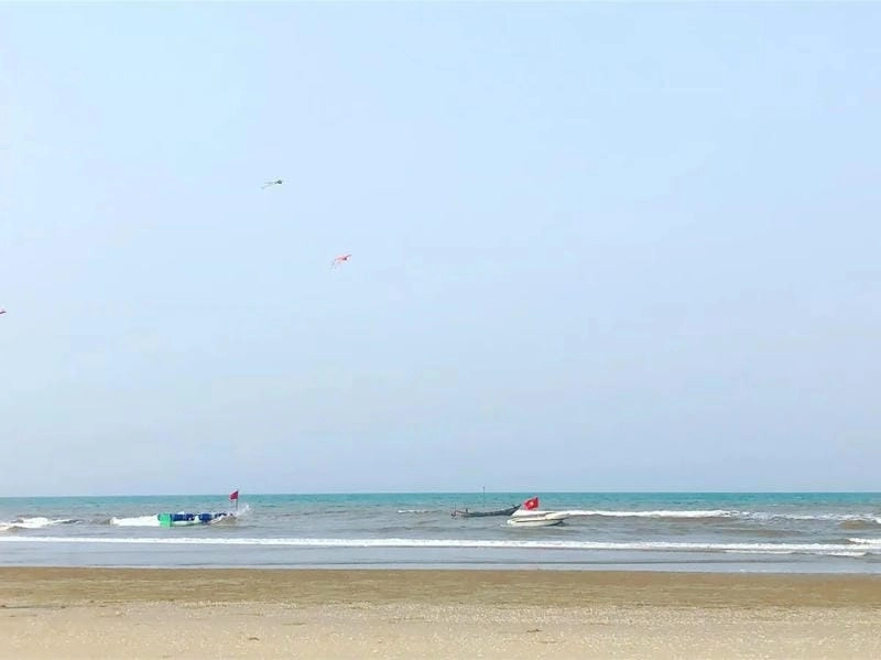 Ngắm hoàng hôn Bãi Thạch Hải