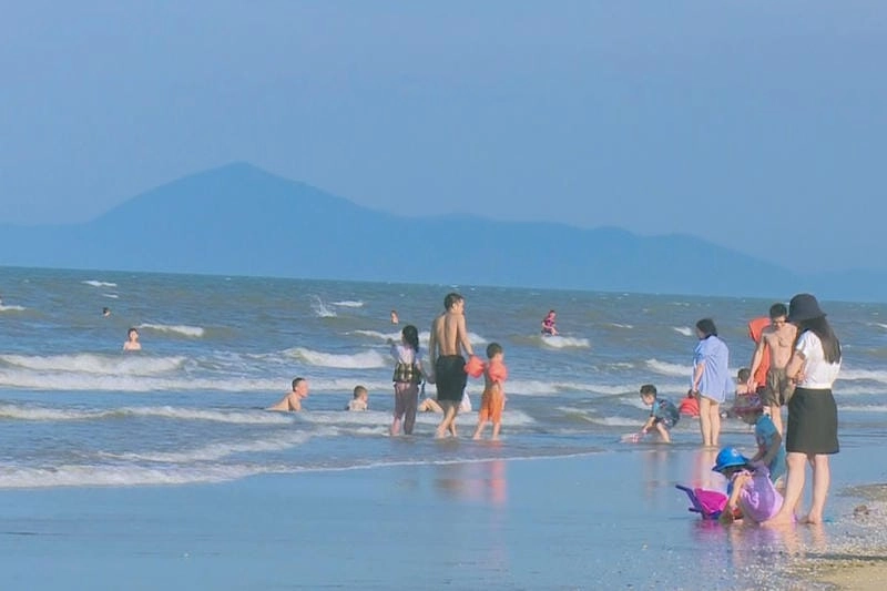 Đón bình minh Bãi Thạch Hải