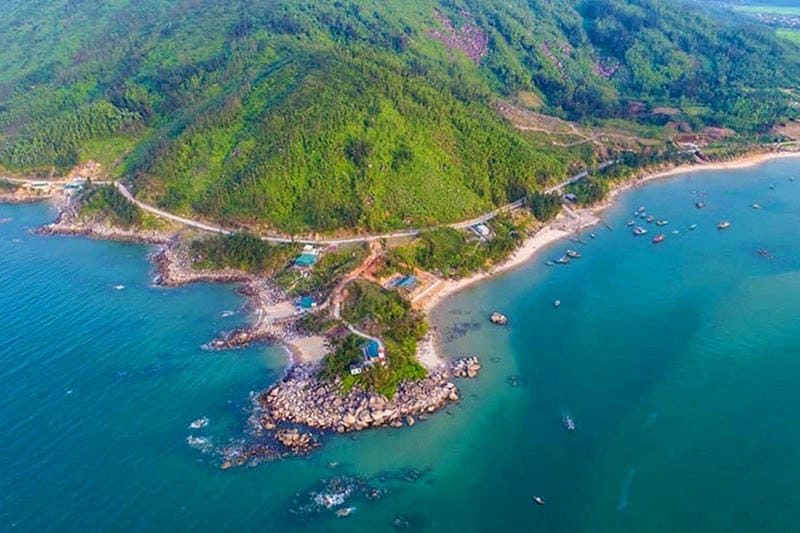 Dạo bước trên Thiên Cầm cát mịn trải dài