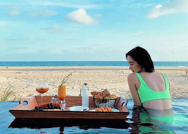 Thời điểm lý tưởng để khám phá bãi biển Thủy Tiên là mùa hè