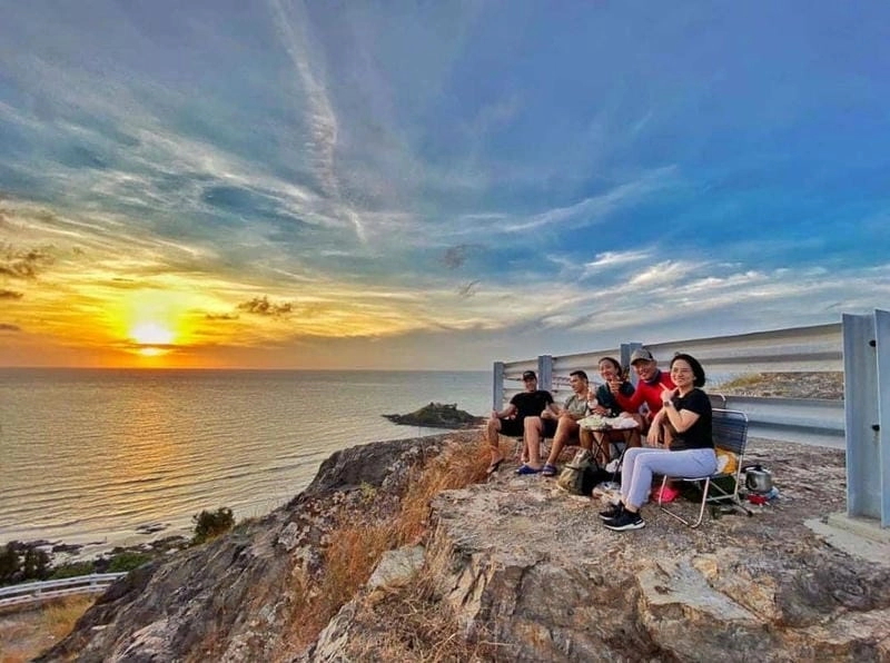 Vui chơi trên Thùy Vân bãi cát dài bất tận