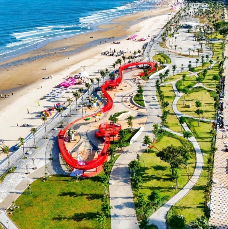 Tìm hiểu vẻ đẹp bình yên của bãi biển Thùy Vân