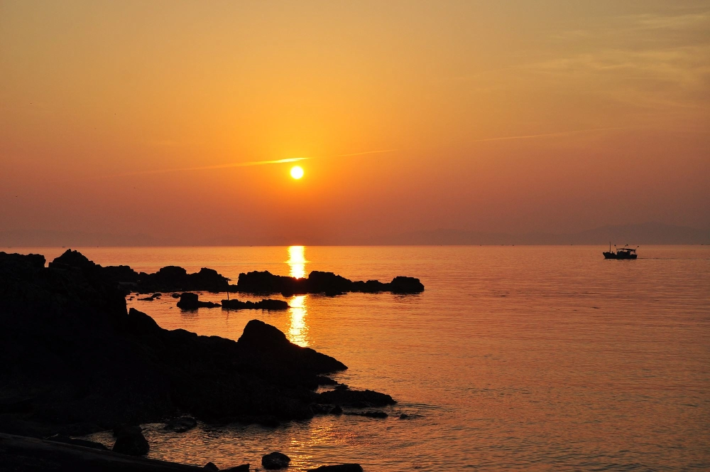 Bãi biển Trà Cổ có gì đặc biệt