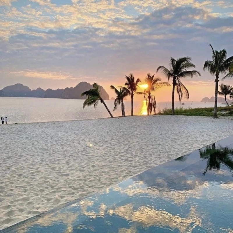 Đón bình minh Bãi Tuần Châu