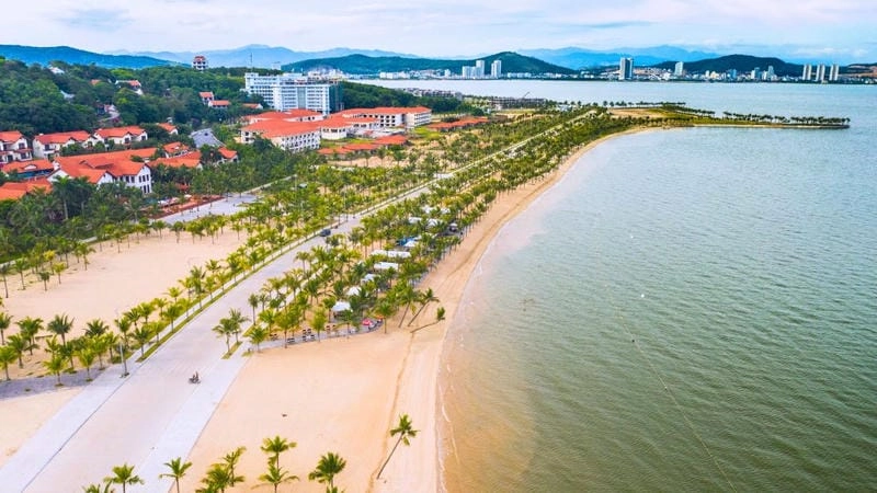 Thưởng thức hải sản Bãi Tuần Châu