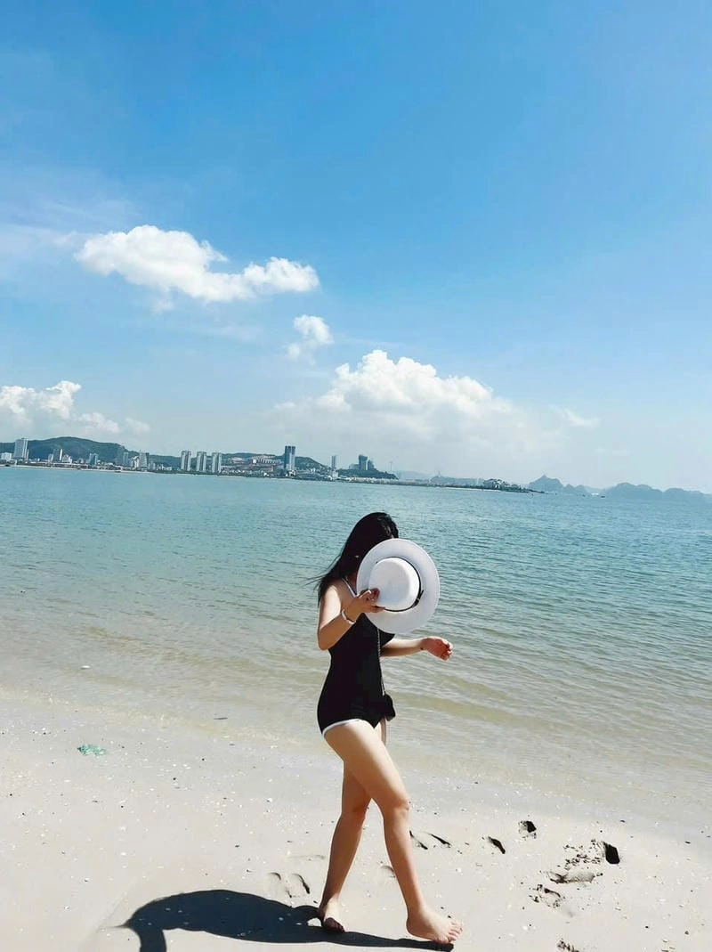 Khám phá Bãi Tuần Châu hoang sơ