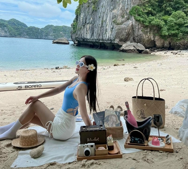 Vui chơi trên Tùng Thu bãi cát dài bất tận