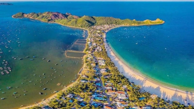 Vui chơi tại khu du lịch biển Vịnh Hoà