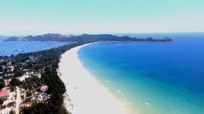 Khám phá bãi biển Vịnh Hòa
