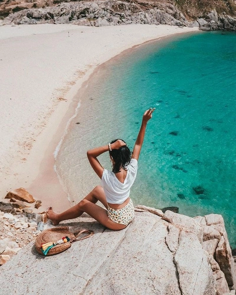 Thời điểm lý tưởng để khám phá bãi biển Vĩnh Hy là mùa hè