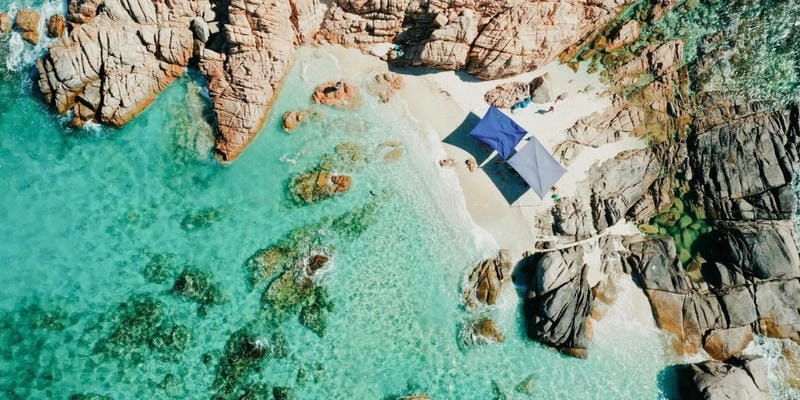 Đắm mình trong làn Vĩnh Hy biển xanh mát lạnh