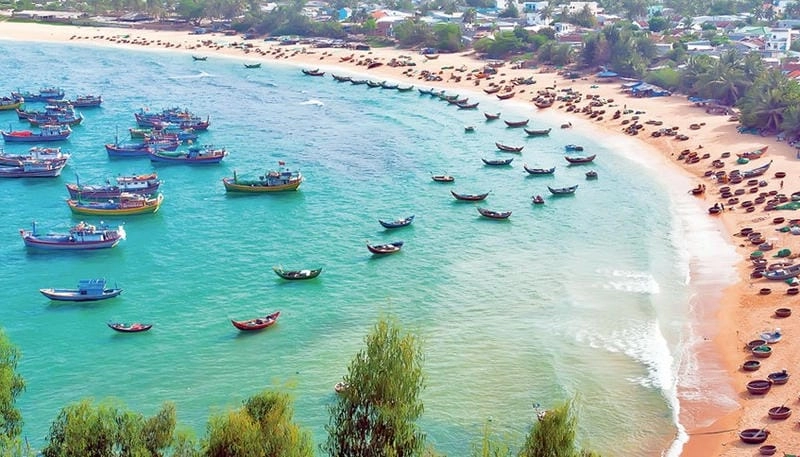 Vũng Rô nước trong veo thu hút ánh nhìn